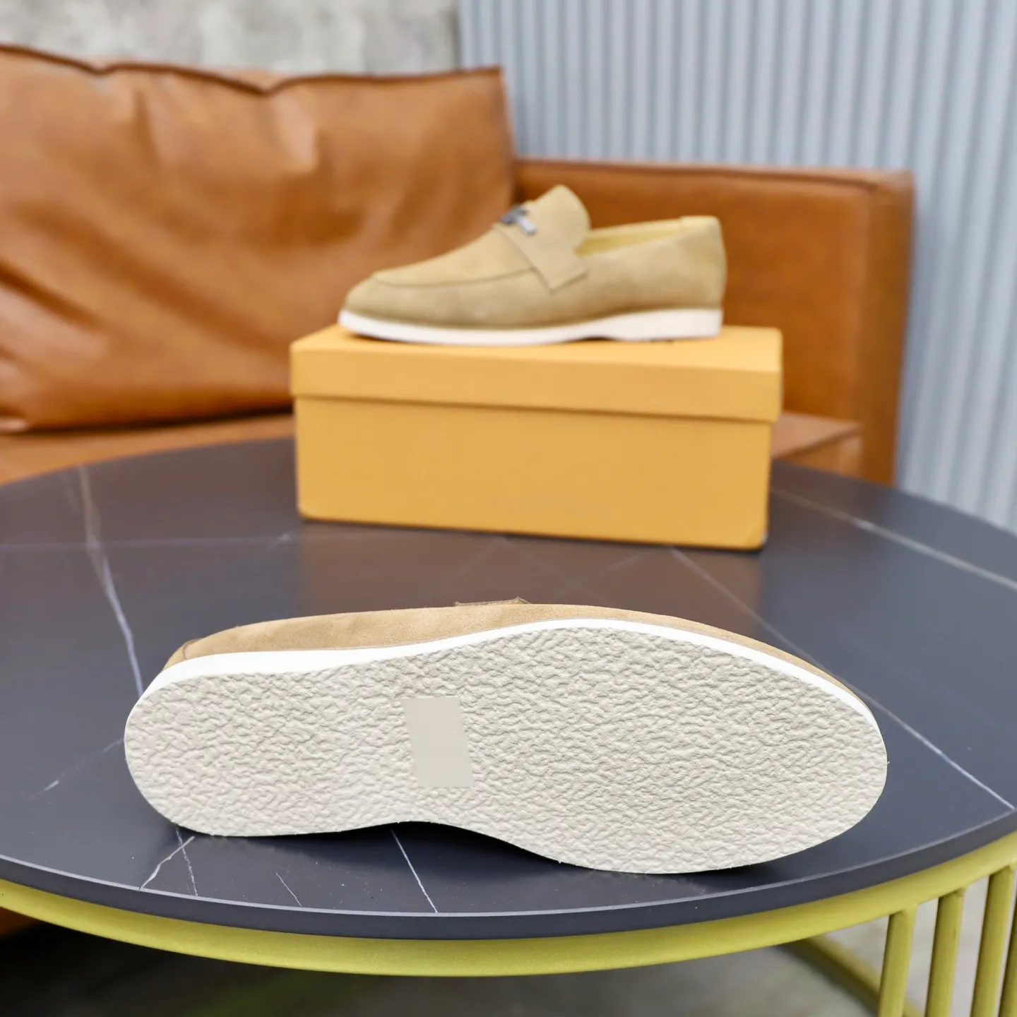 Ex-factory price: 442💰🙅‍♂️🙅‍♂️🙅‍♂️ Brand: LV Louis Vuitton Standard code: 38-44 (45 customized) Grade: Same as the official website Material: Original cow suede material stitching Comfortable and breathable cowhide lining Lightweight wear-resistant foam outsole Style category: Men's fashionable casual shoes Running sports shoes Distinguished luxury brand elements Top luxury color: actual picture color